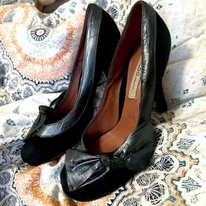 tage ALDO Heels With Metallic Silver Leather Bows